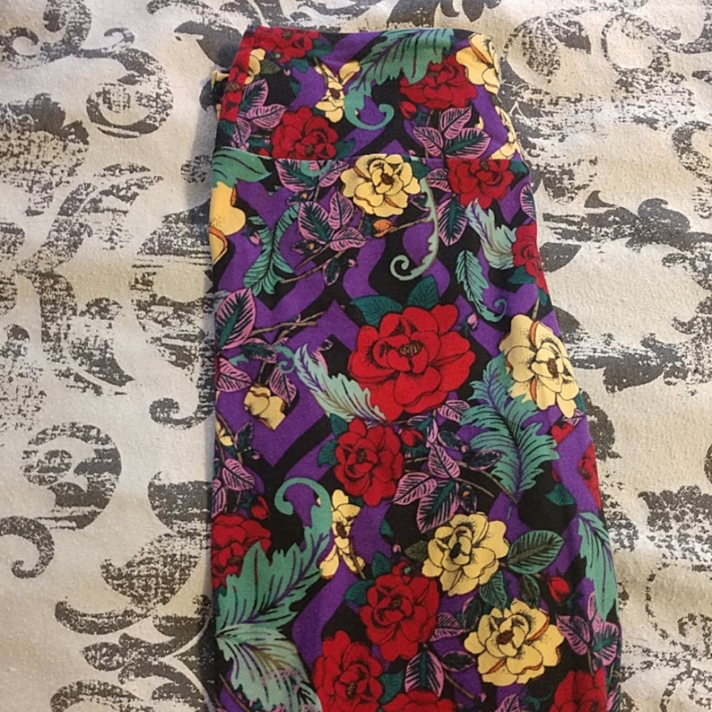 One size lularoe Rose leggings